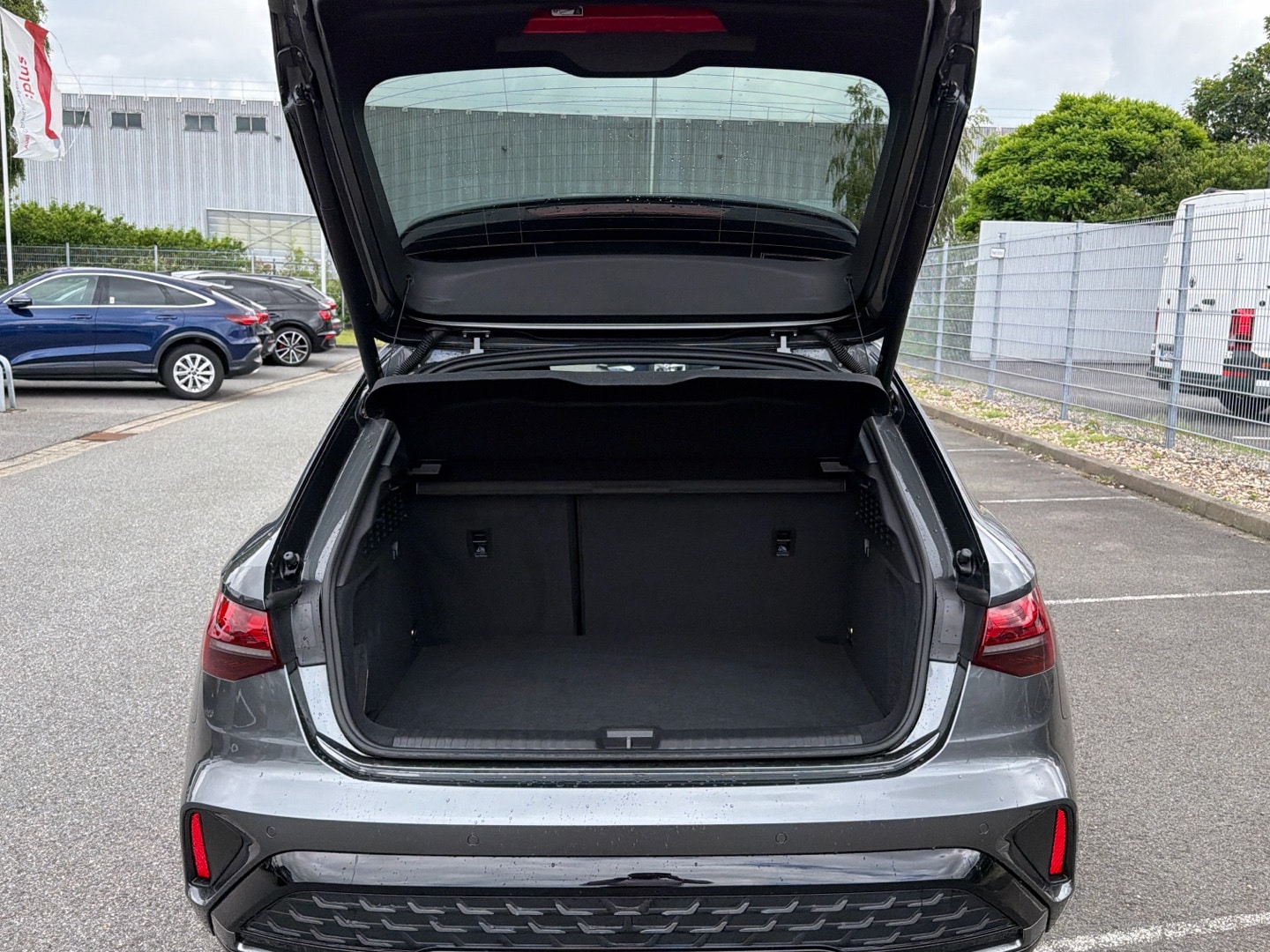 Bild über Audi A3 Sportback S line 30 TFSI S tronic - für weitere Informationen kontaktieren Sie den Audi Partner
