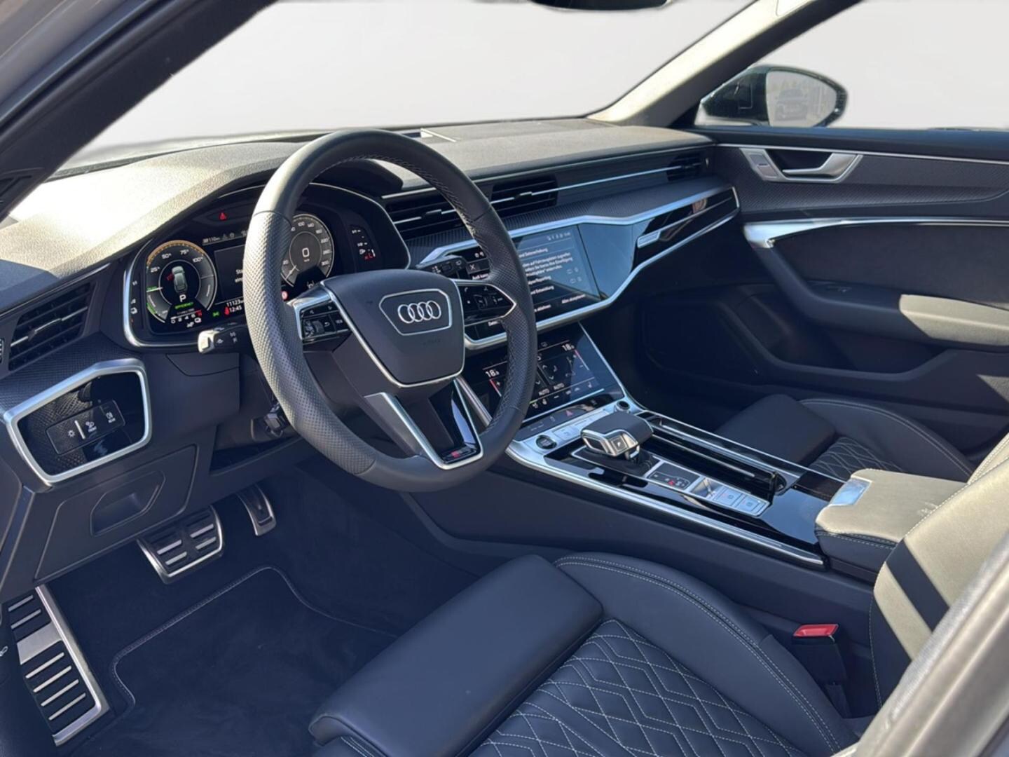Bild über Audi A6 Avant TFSI e S line 55 TFSI e quattro S tronic - für weitere Informationen kontaktieren Sie den Audi Partner