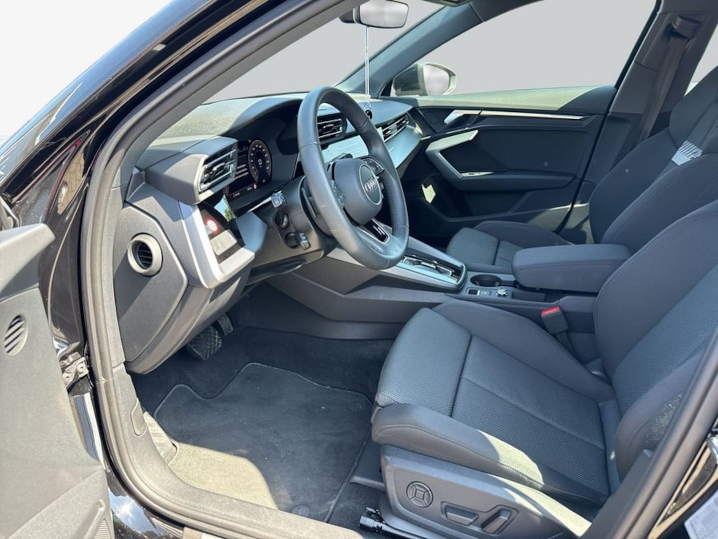 Bild über Audi A3 Sportback 30 TFSI S tronic - für weitere Informationen kontaktieren Sie den Audi Partner