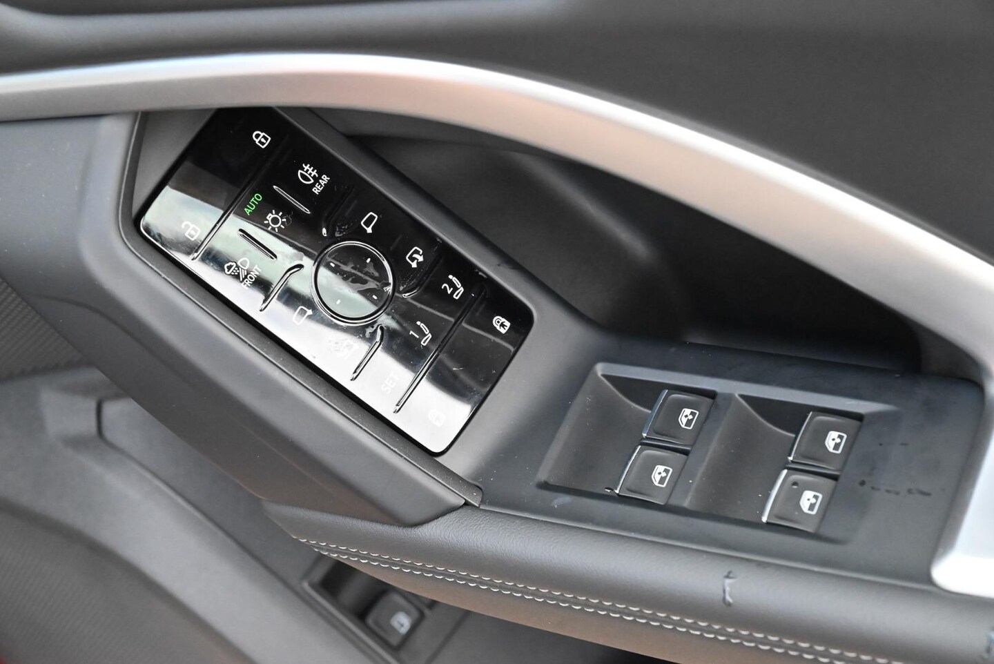 Image about Audi Q5 SUV e-hybrid quattro S tronic