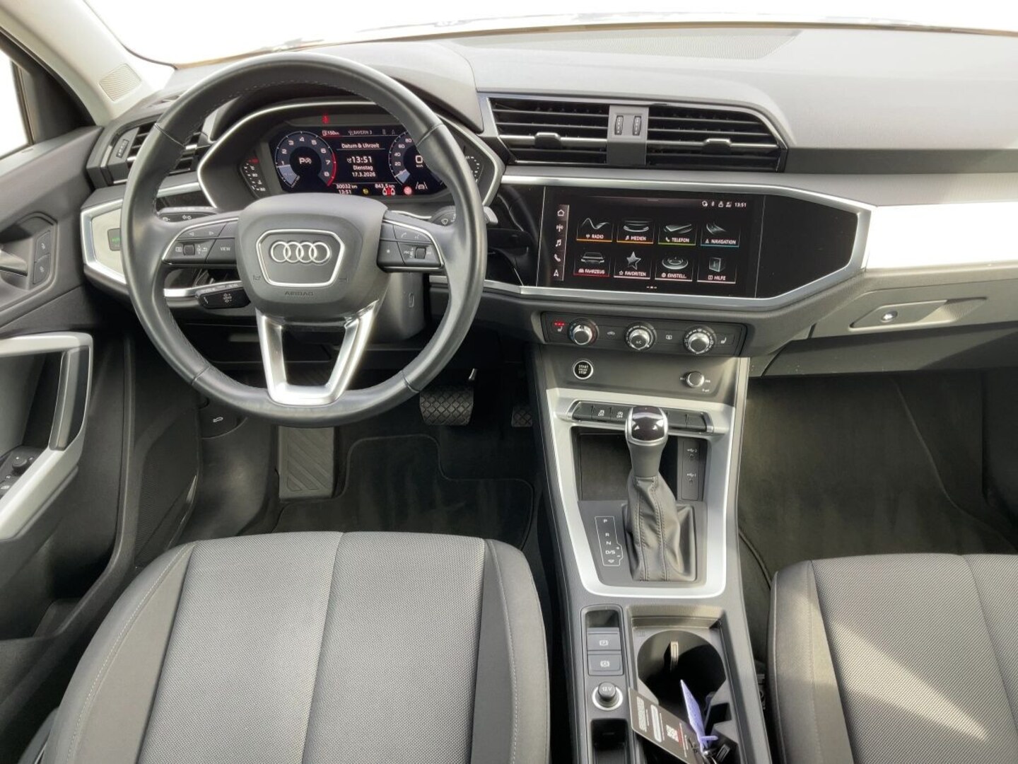 Bild über Audi Q3 35 TFSI S tronic - für weitere Informationen kontaktieren Sie den Audi Partner
