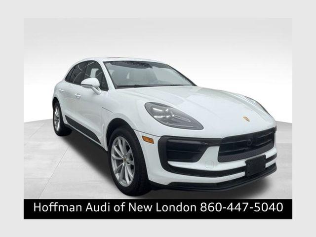 2025 Porsche Macan -'s photo
