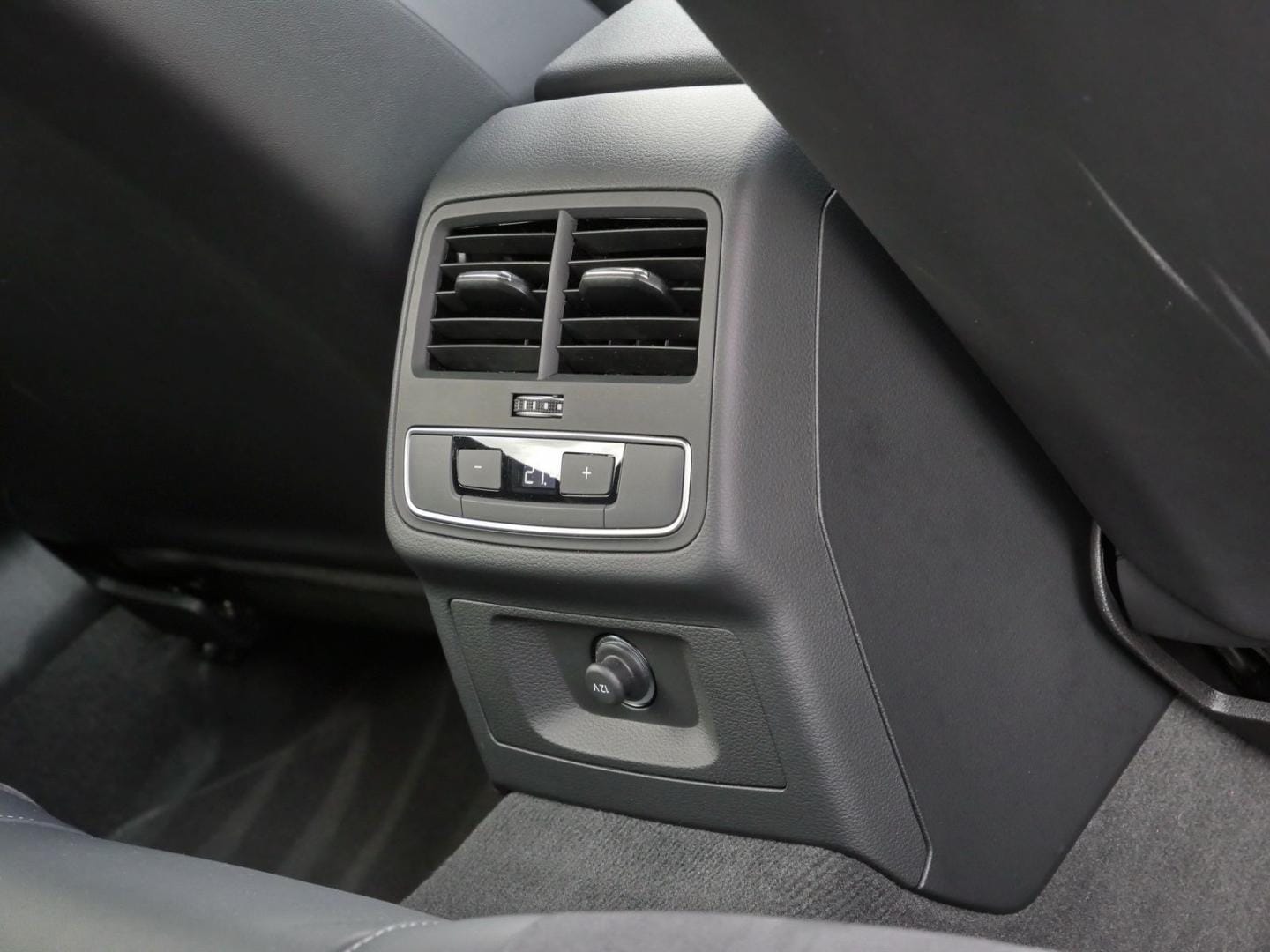 Bild über Audi RS 4 Avant TFSI quattro tiptronic - für weitere Informationen kontaktieren Sie den Audi Partner