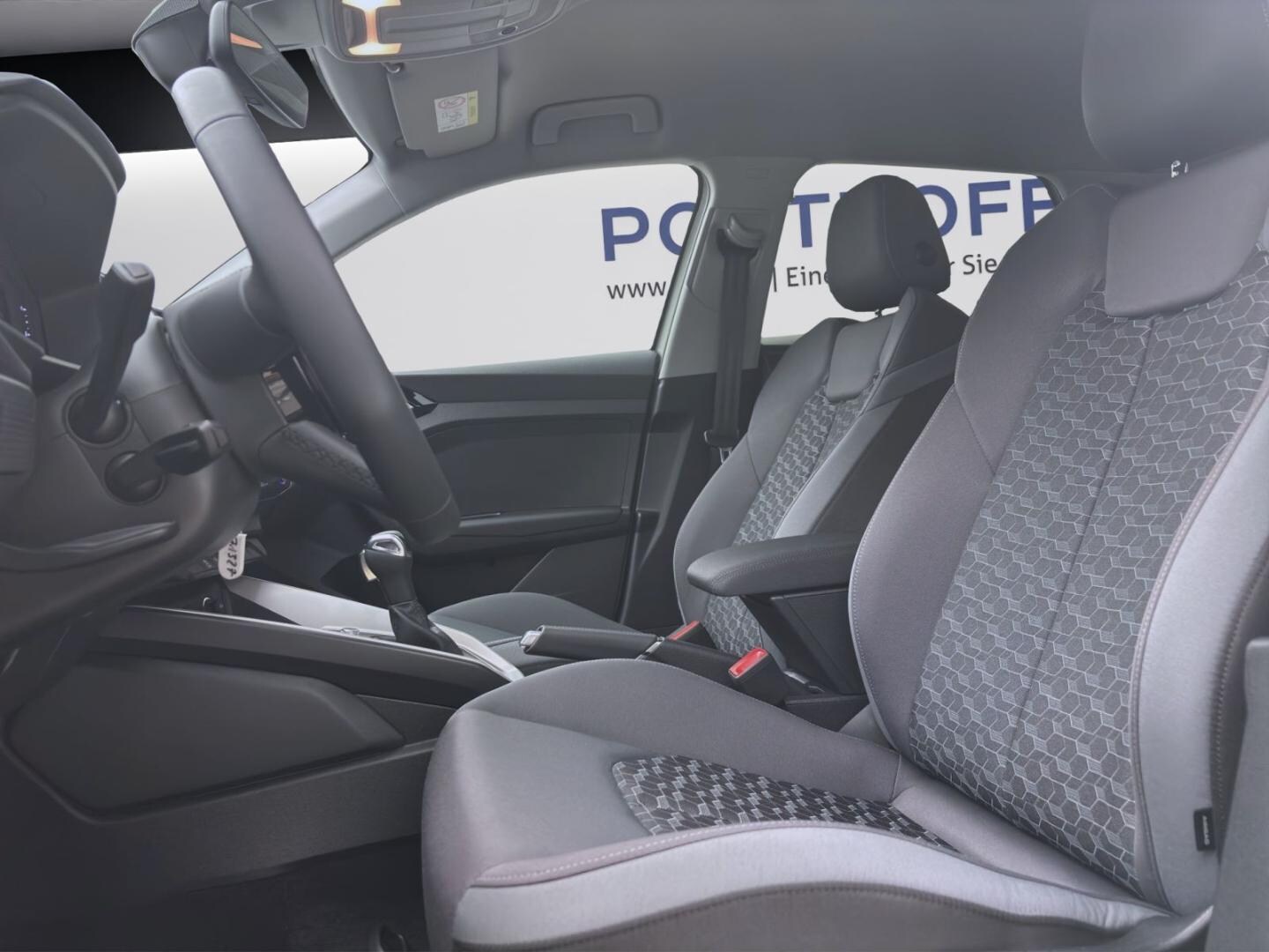 Bild über Audi A1 Sportback S line 25 TFSI S tronic - für weitere Informationen kontaktieren Sie den Audi Partner