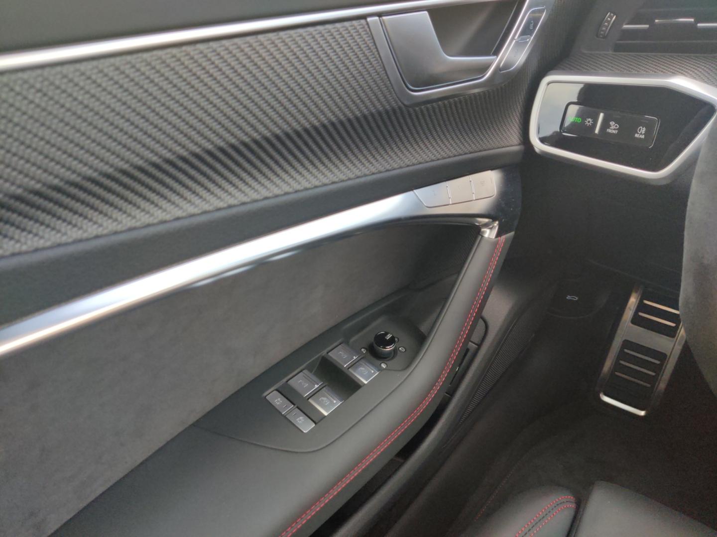 Image about Audi RS 6 Avant performance quattro tiptronic