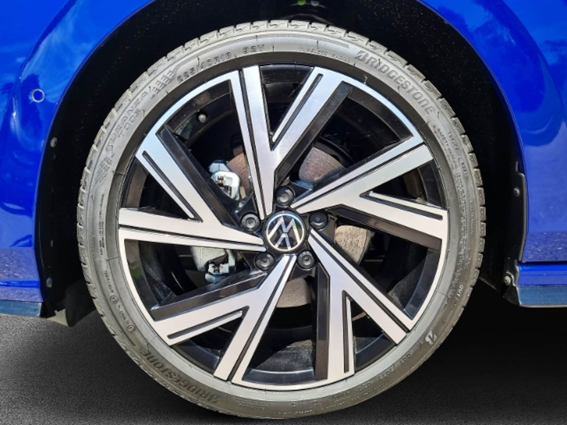 Volkswagen Golf R-Line