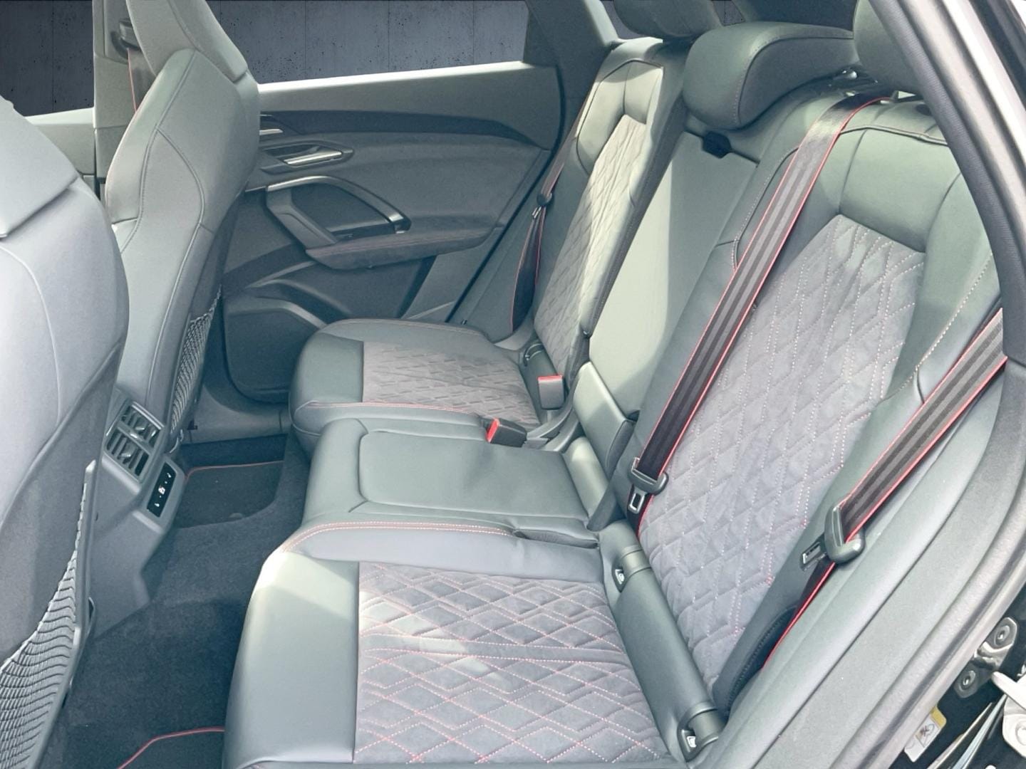 Bild über Audi Q5 SUV e-hybrid e-hybrid quattro 270 kW S tronic - für weitere Informationen kontaktieren Sie den Audi Partner