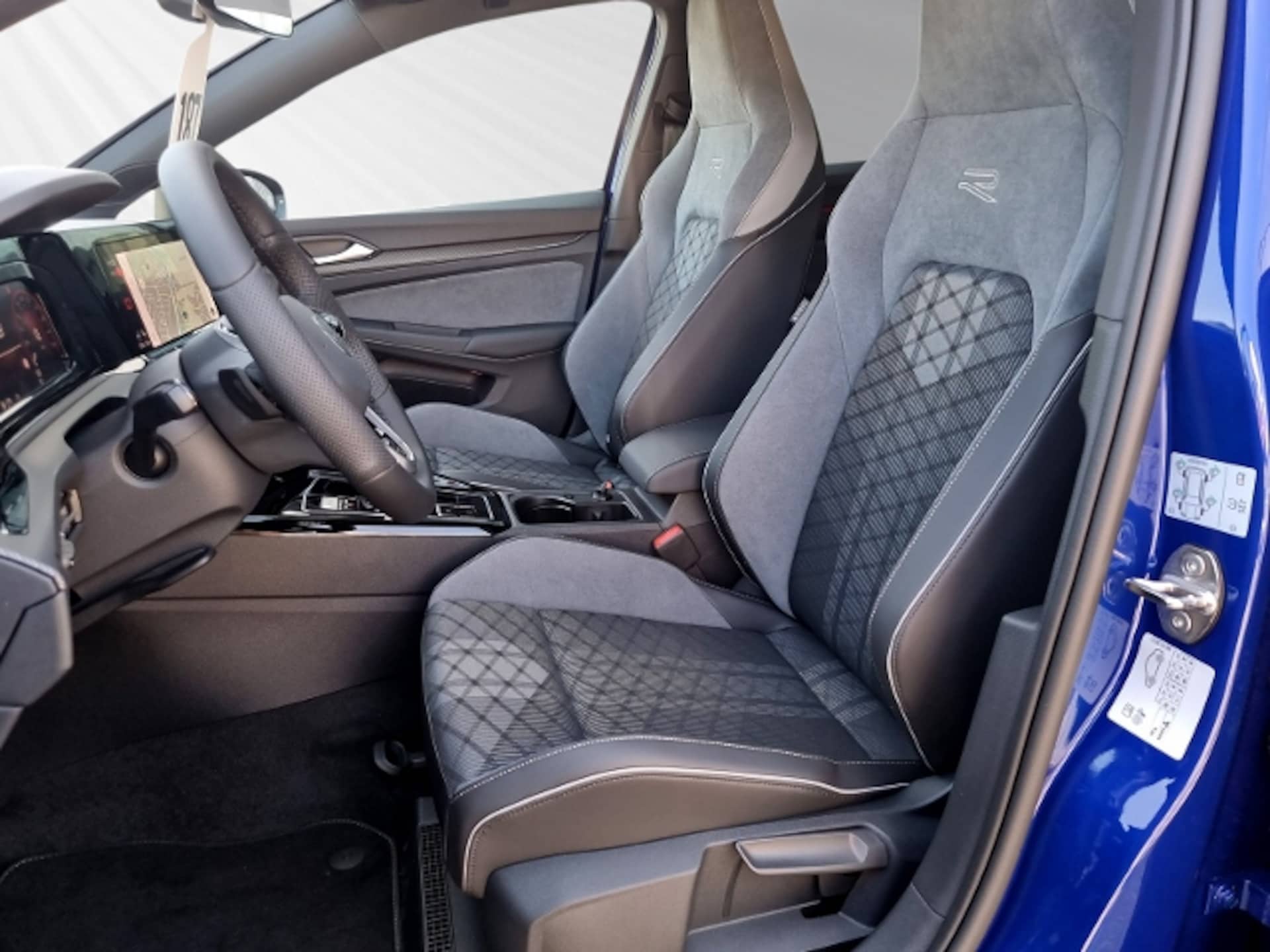 Volkswagen Golf R-Line