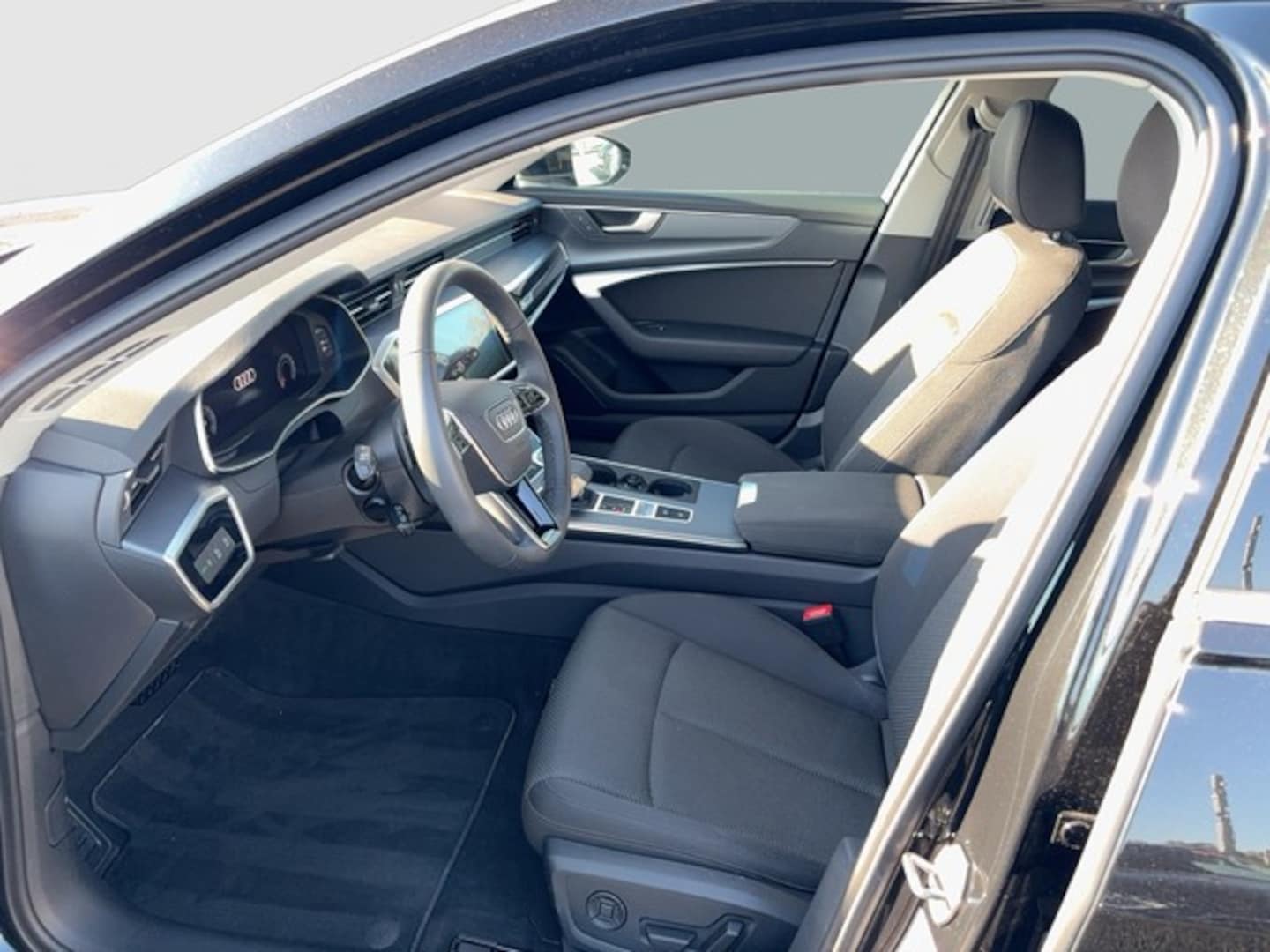 Bild über Audi A6 Avant advanced 40 TDI S tronic - für weitere Informationen kontaktieren Sie den Audi Partner