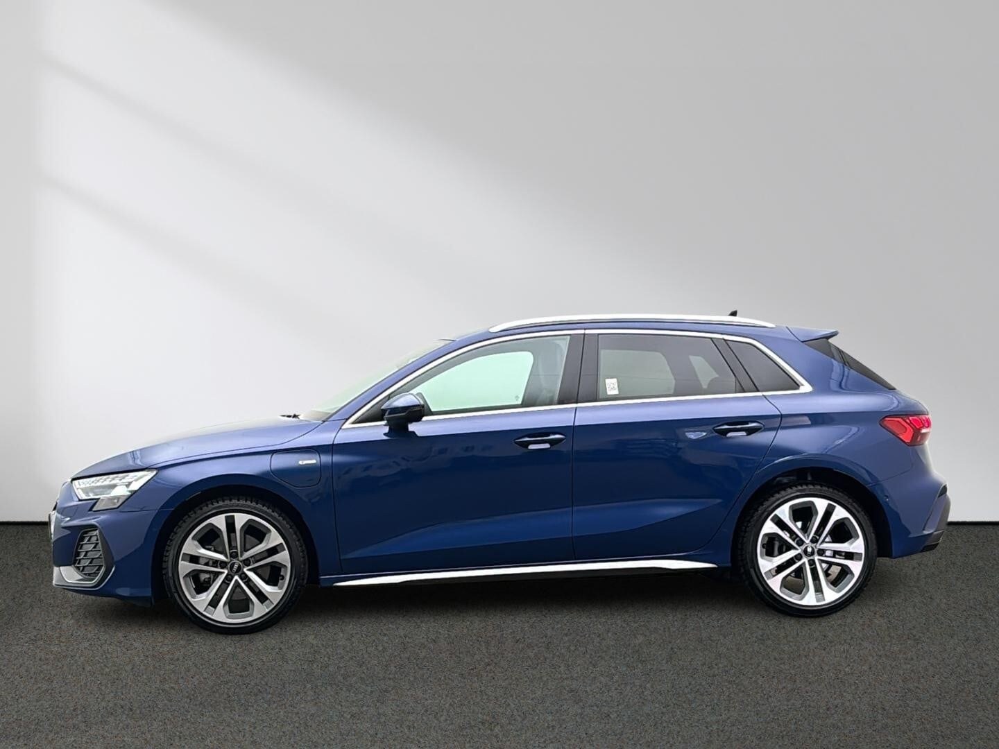 Bild über Audi A3 Sportback TFSI e S line 40 TFSI e S tronic - für weitere Informationen kontaktieren Sie den Audi Partner