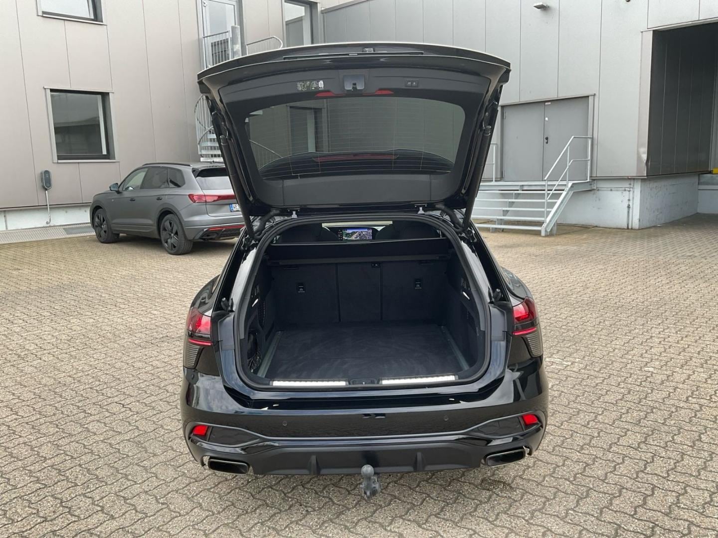 Bild über Audi A6 Avant TFSI quattro 270 kW S tronic - für weitere Informationen kontaktieren Sie den Audi Partner