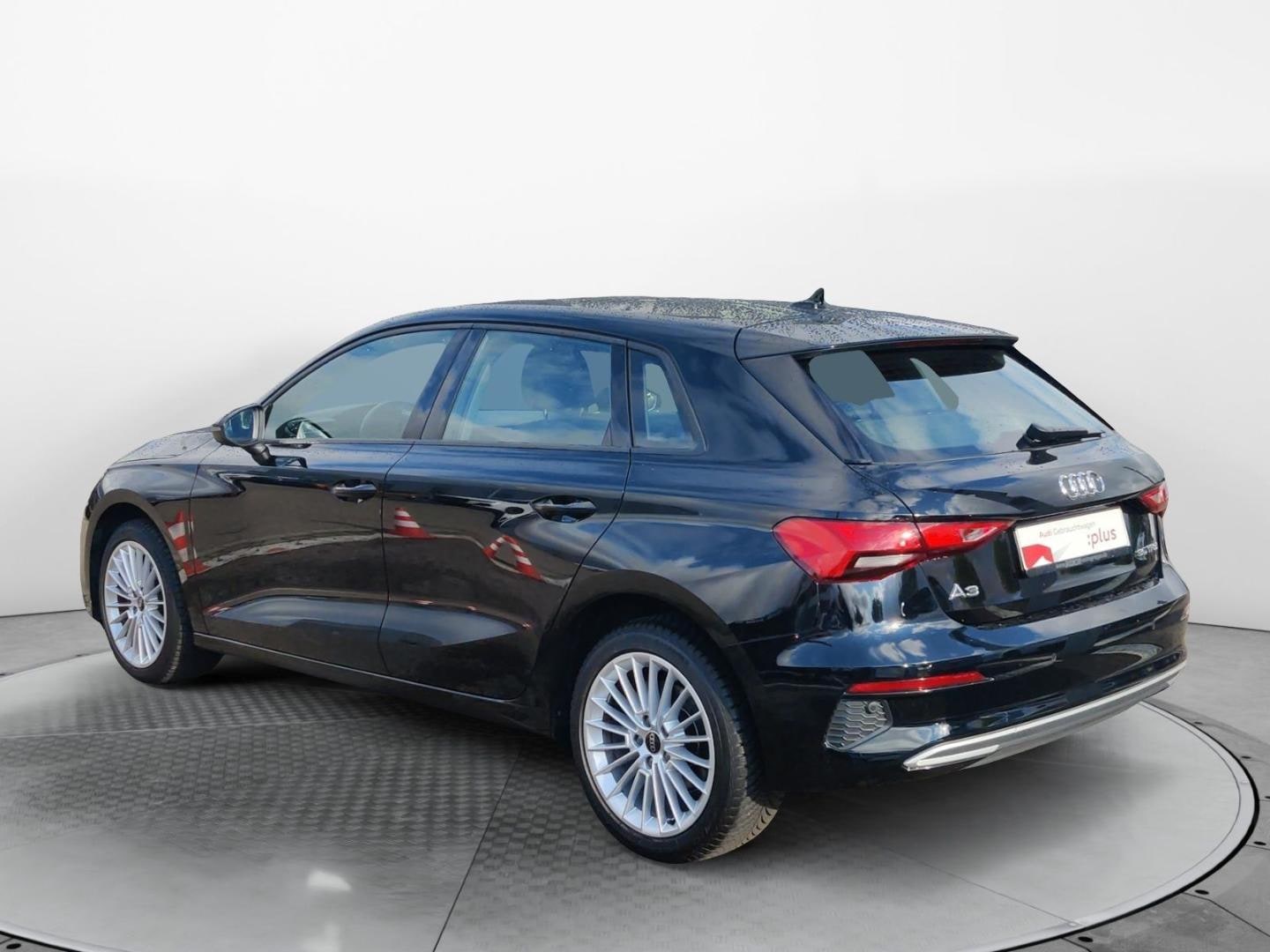 Bild über Audi A3 Sportback advanced 30 TFSI Schaltgetriebe - für weitere Informationen kontaktieren Sie den Audi Partner