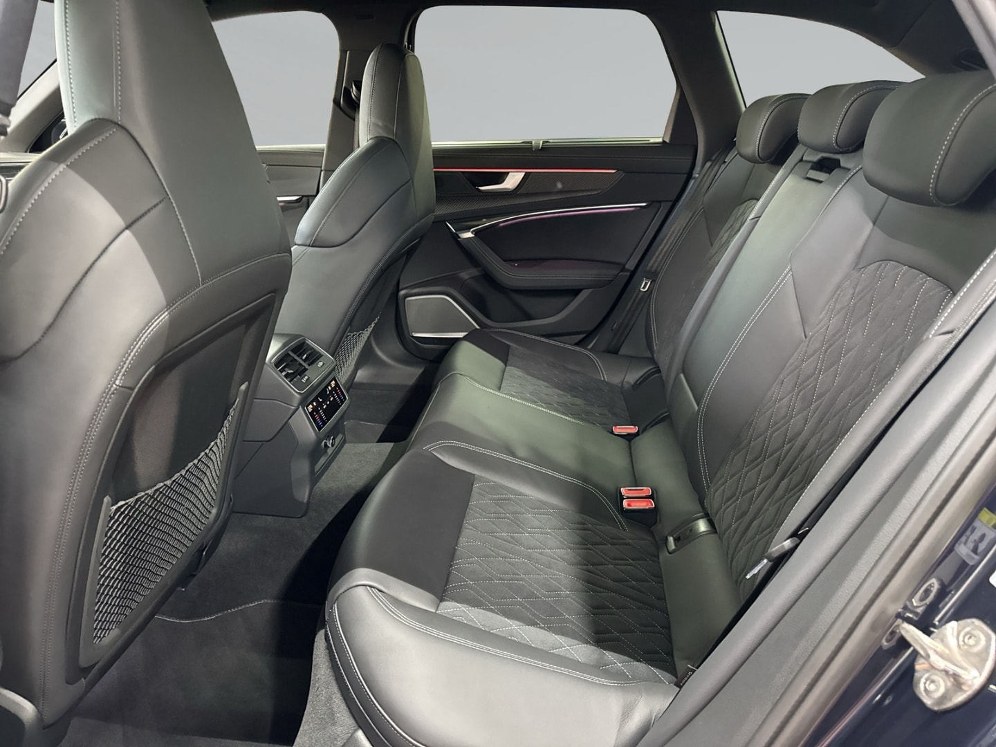 Bild über Audi S6 Avant TDI quattro tiptronic - für weitere Informationen kontaktieren Sie den Audi Partner