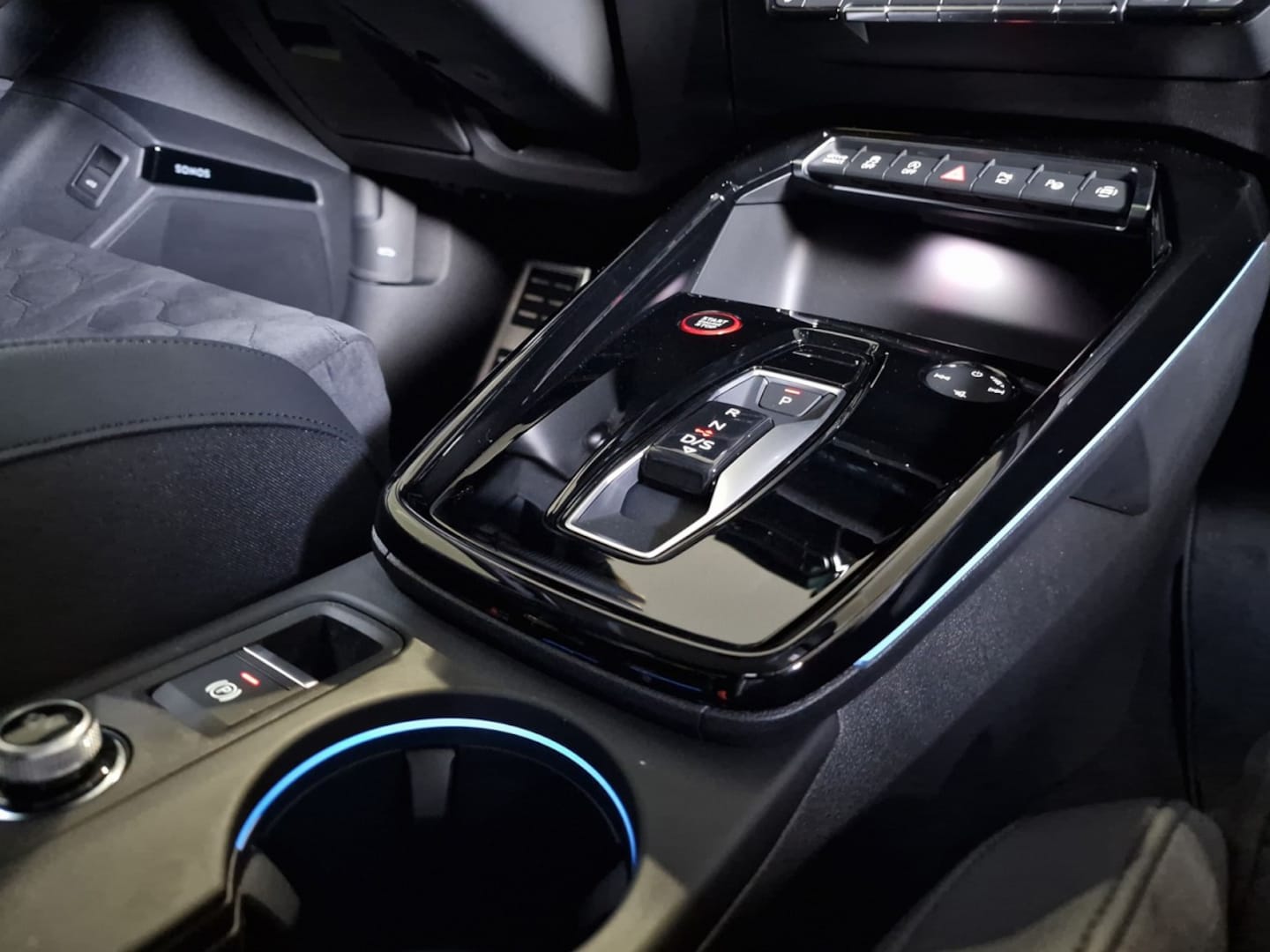 Bild über Audi RS 3 Limousine TFSI quattro S tronic - für weitere Informationen kontaktieren Sie den Audi Partner