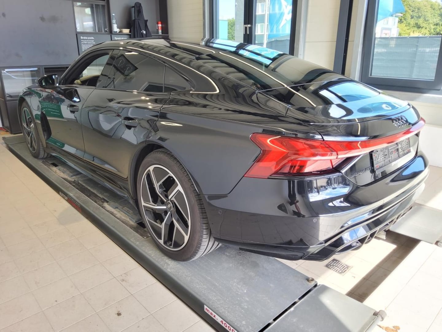 Bild über Audi e-tron GT e-tron quattro - für weitere Informationen kontaktieren Sie den Audi Partner