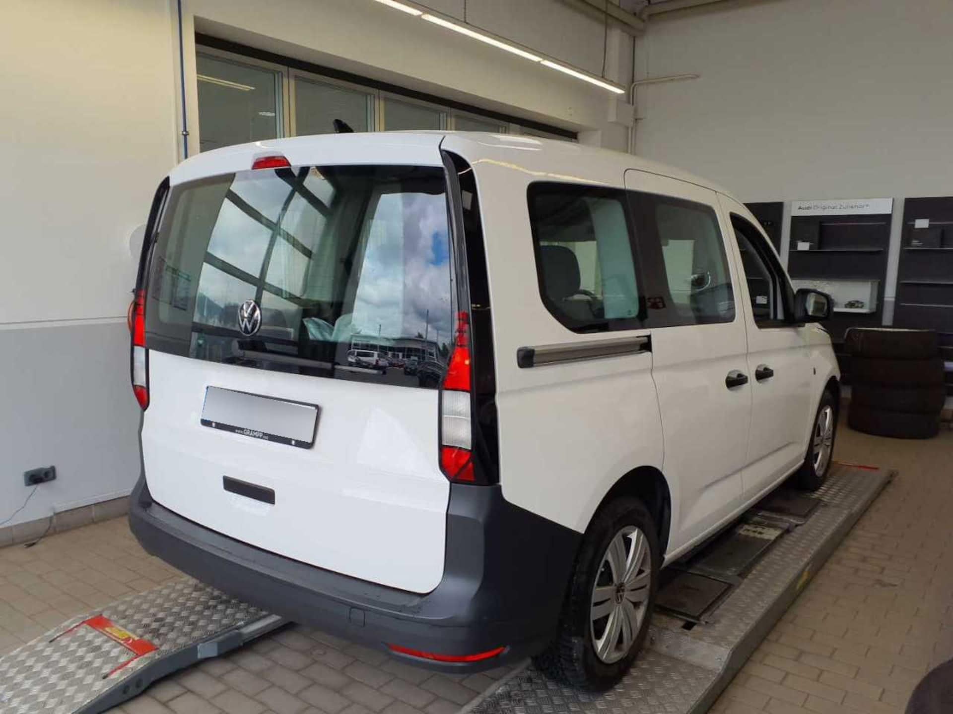 Volkswagen Caddy Kombi Basis-Modell