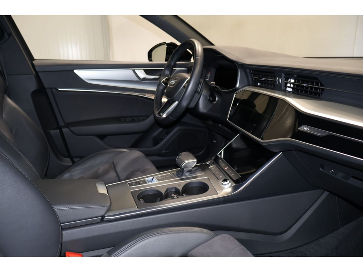 Bild über Audi A6 Avant sport 45 TFSI S tronic - für weitere Informationen kontaktieren Sie den Audi Partner