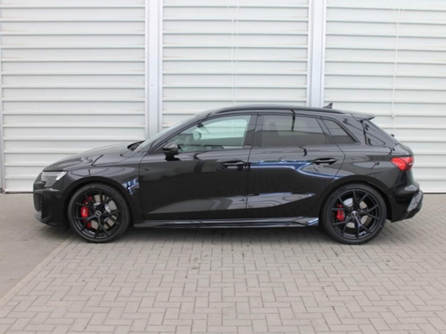 Bild über Audi RS 3 Sportback TFSI quattro S tronic - für weitere Informationen kontaktieren Sie den Audi Partner