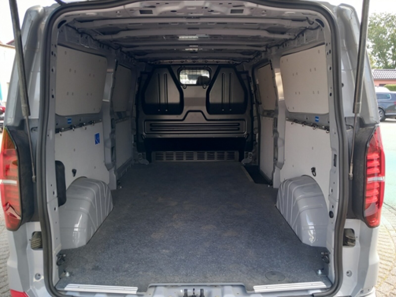 Volkswagen Transporter Kasten langer Radstand – Bild 5