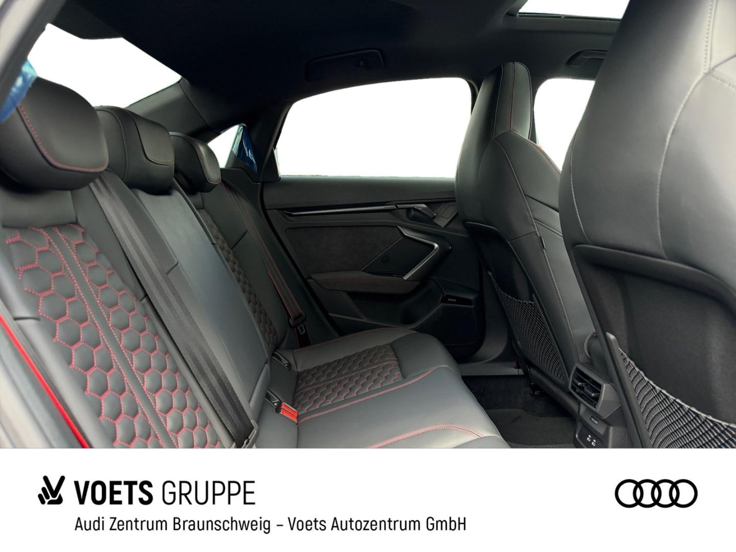 Bild über Audi RS 3 Limousine TFSI quattro 294 kW S tronic - für weitere Informationen kontaktieren Sie den Audi Partner