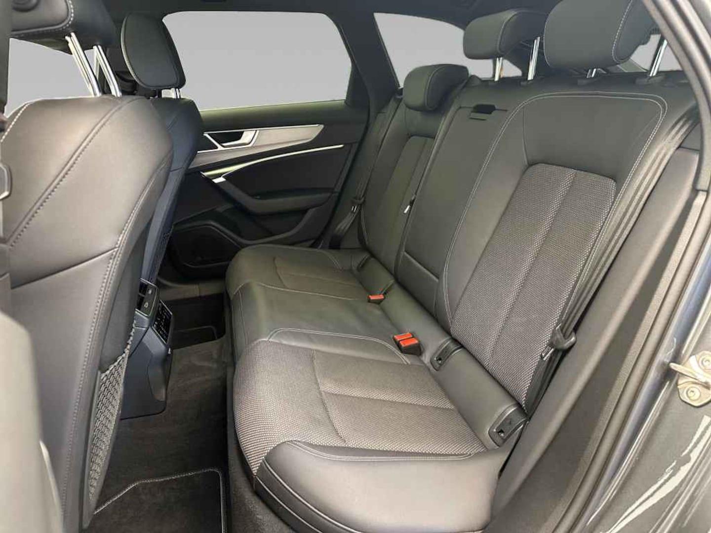 Bild über Audi A6 Avant S line 45 TFSI S tronic - für weitere Informationen kontaktieren Sie den Audi Partner
