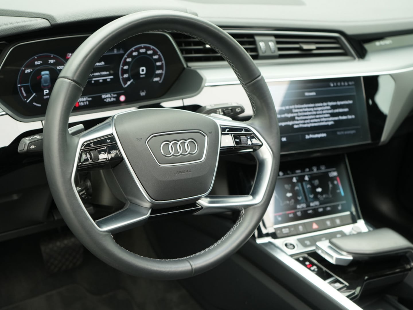 Bild über Audi Q8 e-tron S line 50 e-tron quattro - für weitere Informationen kontaktieren Sie den Audi Partner