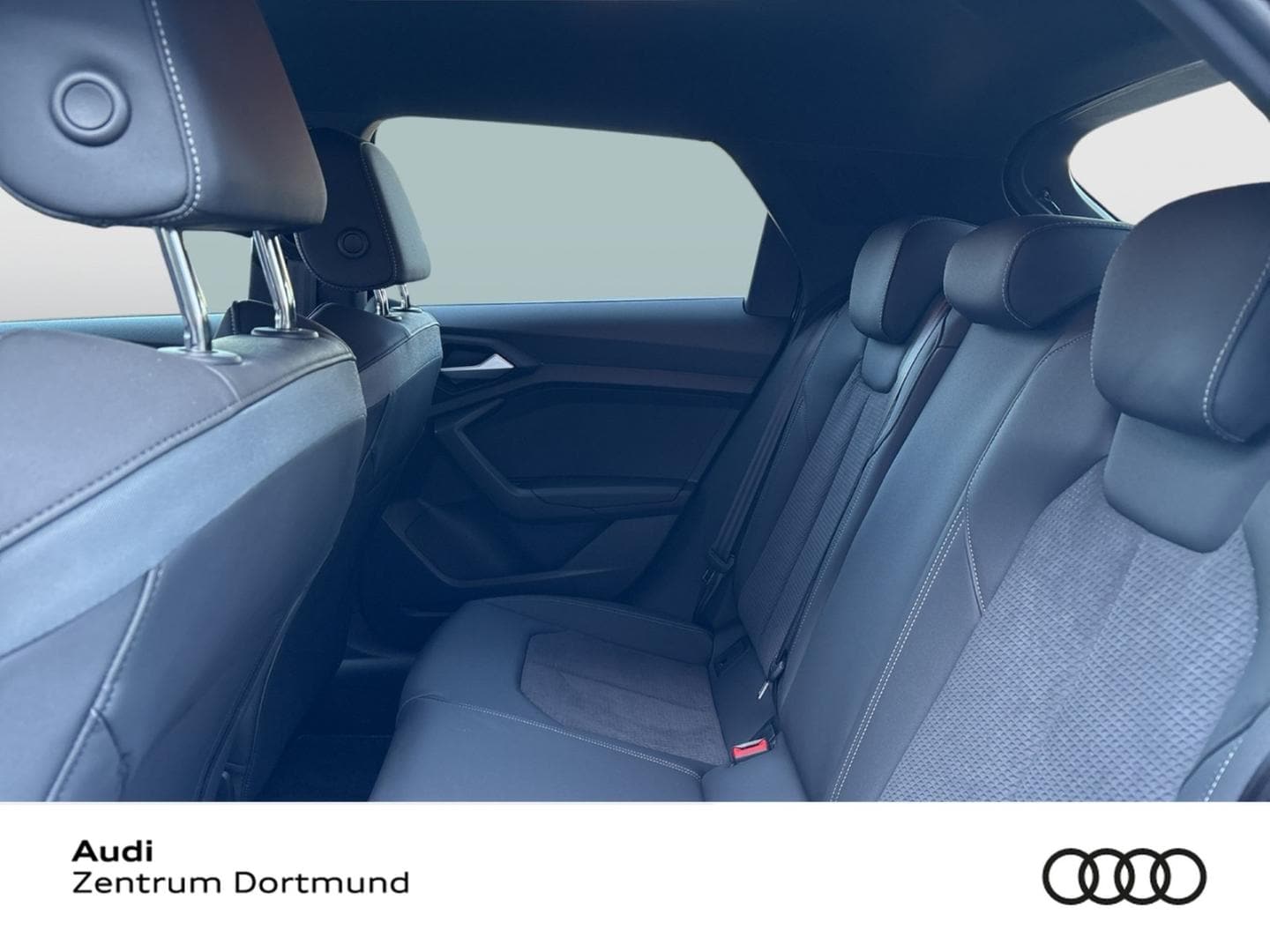 Bild über Audi A1 Sportback advanced 30 TFSI S tronic - für weitere Informationen kontaktieren Sie den Audi Partner