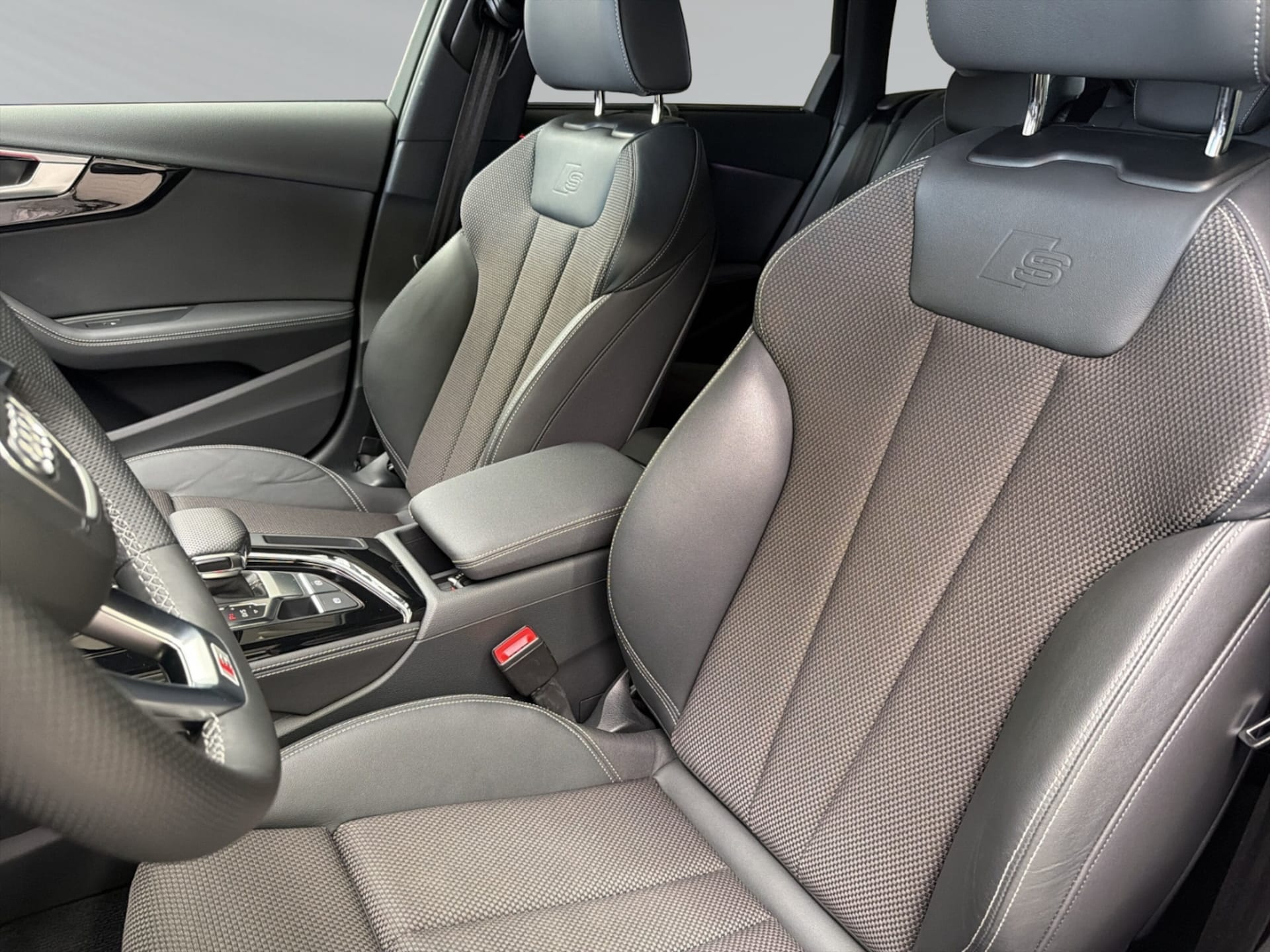 Audi A4 Avant S line