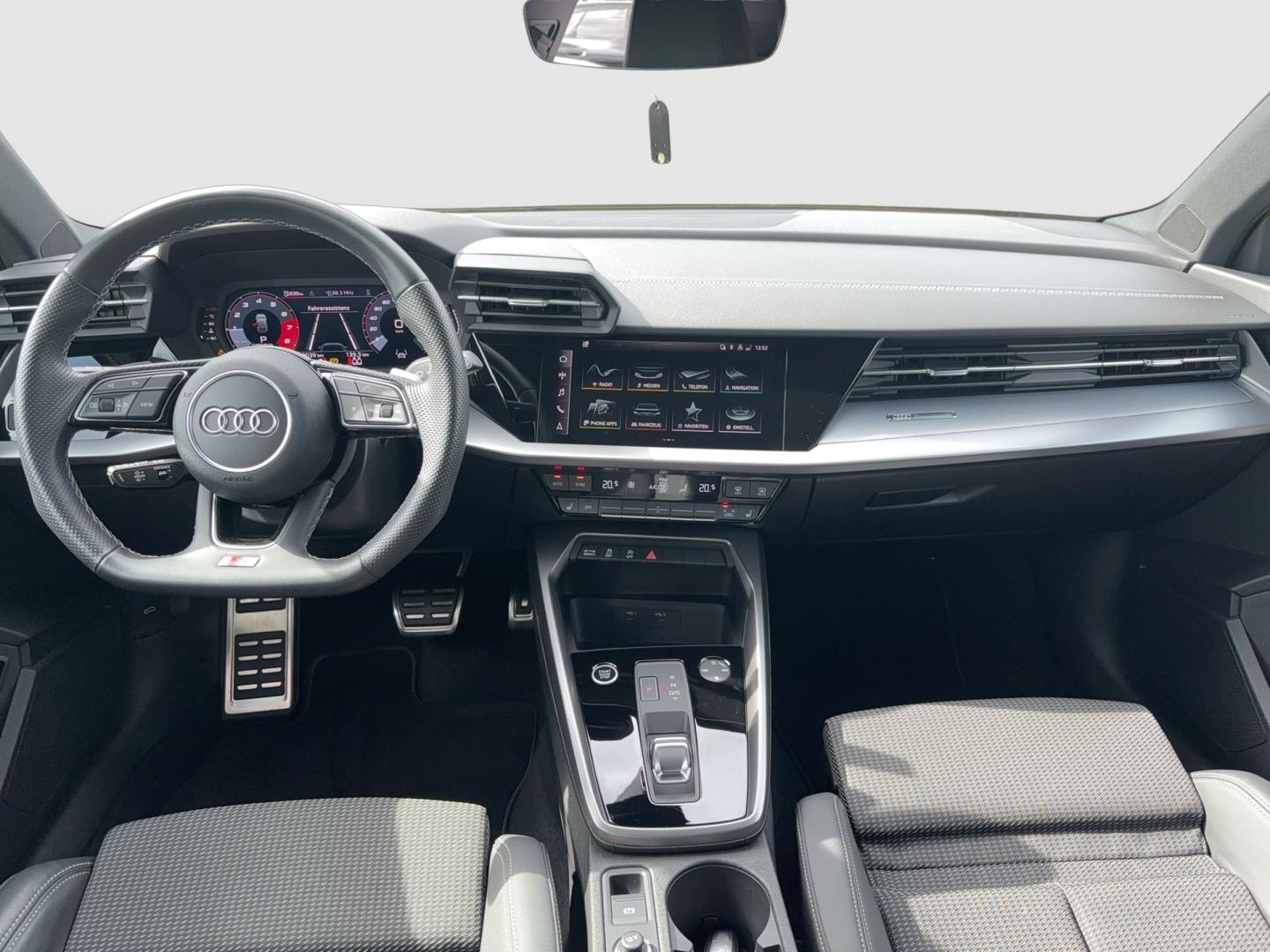 Bild über Audi A3 Sportback S line 35 TFSI S tronic - für weitere Informationen kontaktieren Sie den Audi Partner