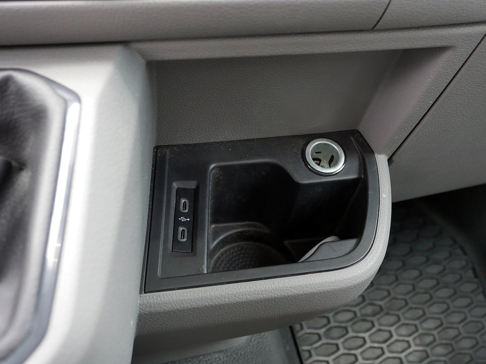 Volkswagen T6.1 Transporter Kombi kurzer Radstand