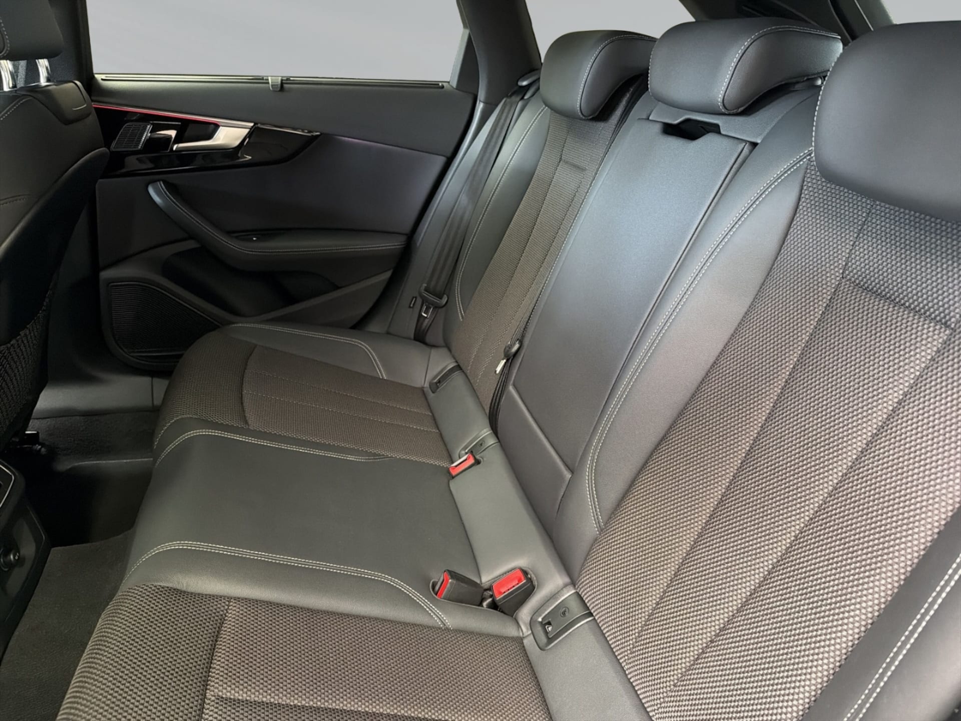 Audi A4 Avant S line