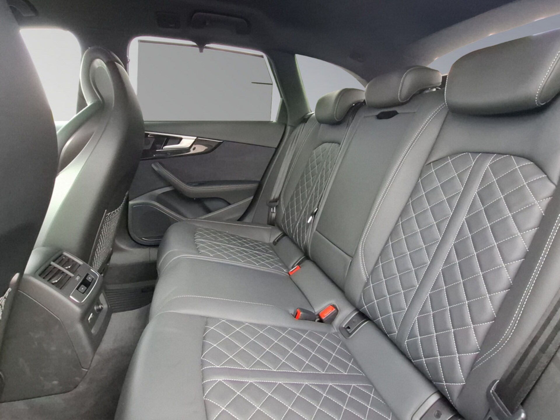 Audi A4 Avant S line