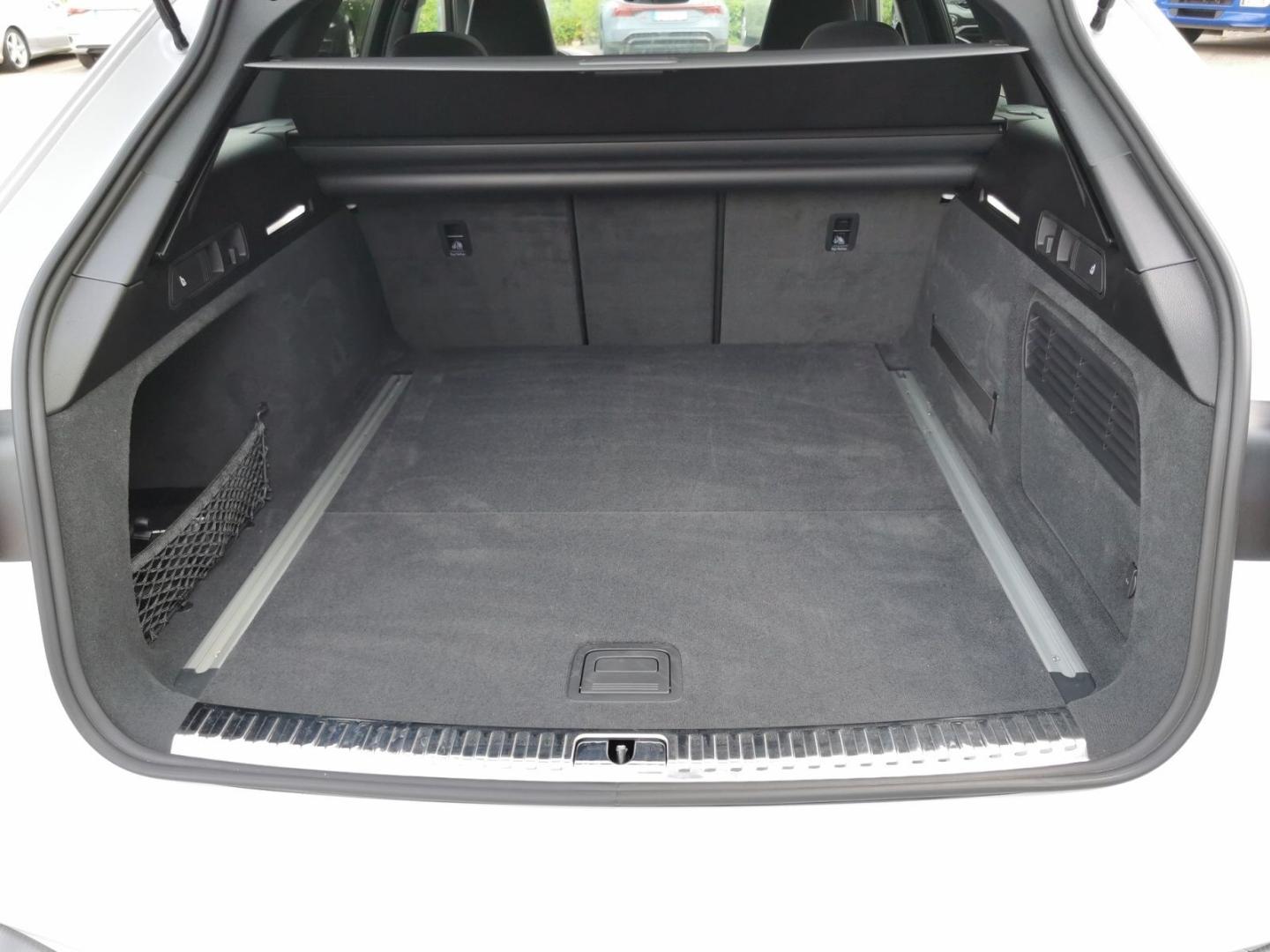 Image about Audi RS 6 Avant performance quattro tiptronic