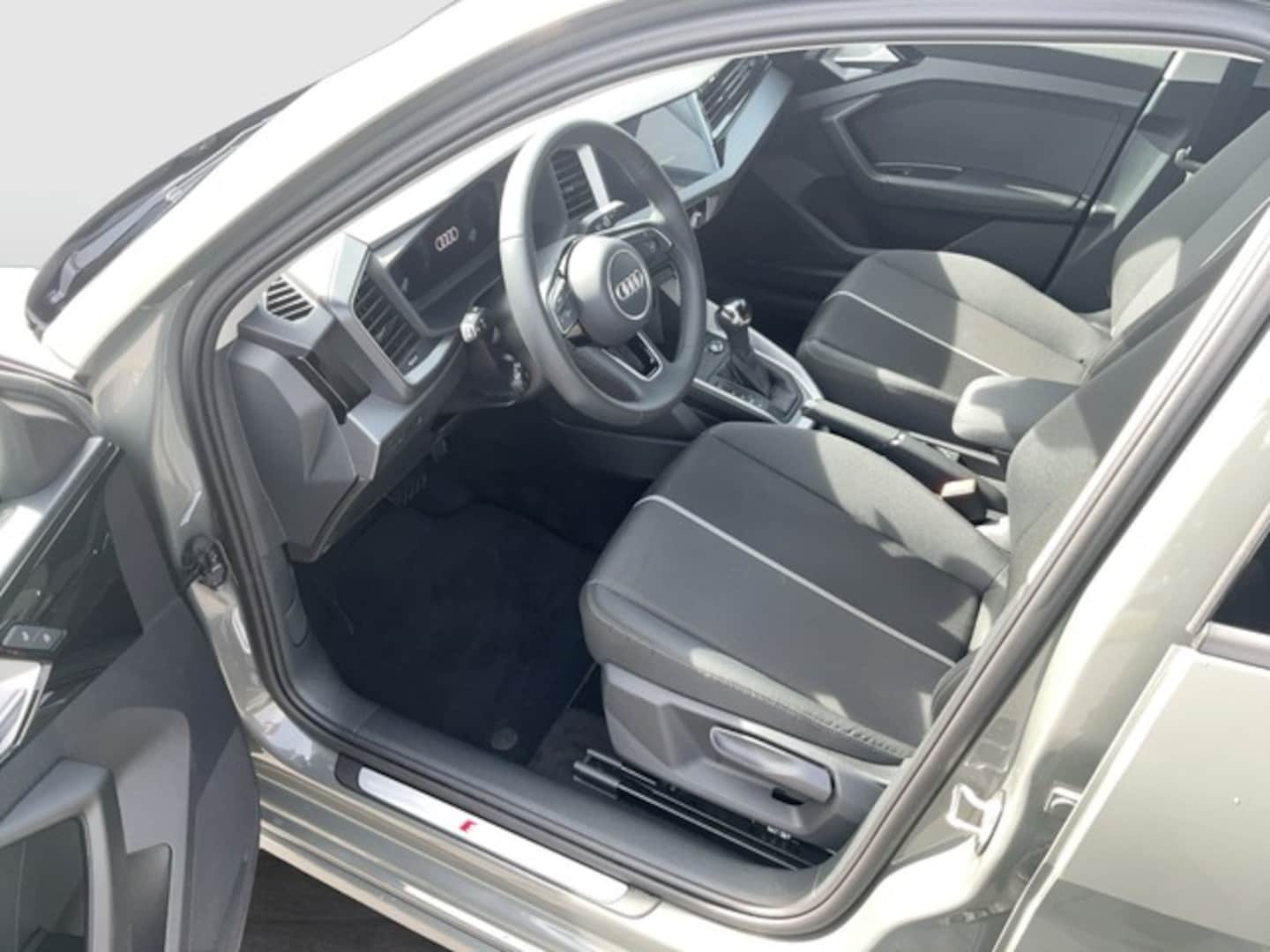 Bild über Audi A1 Sportback S line 25 TFSI S tronic - für weitere Informationen kontaktieren Sie den Audi Partner