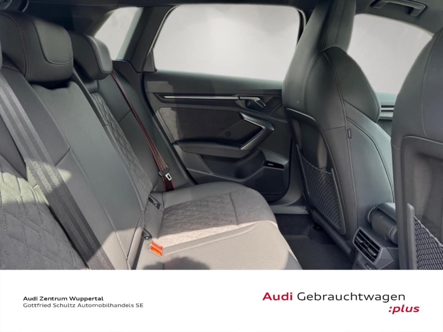 Bild über Audi RS 3 Sportback TFSI quattro 294 kW S tronic - für weitere Informationen kontaktieren Sie den Audi Partner