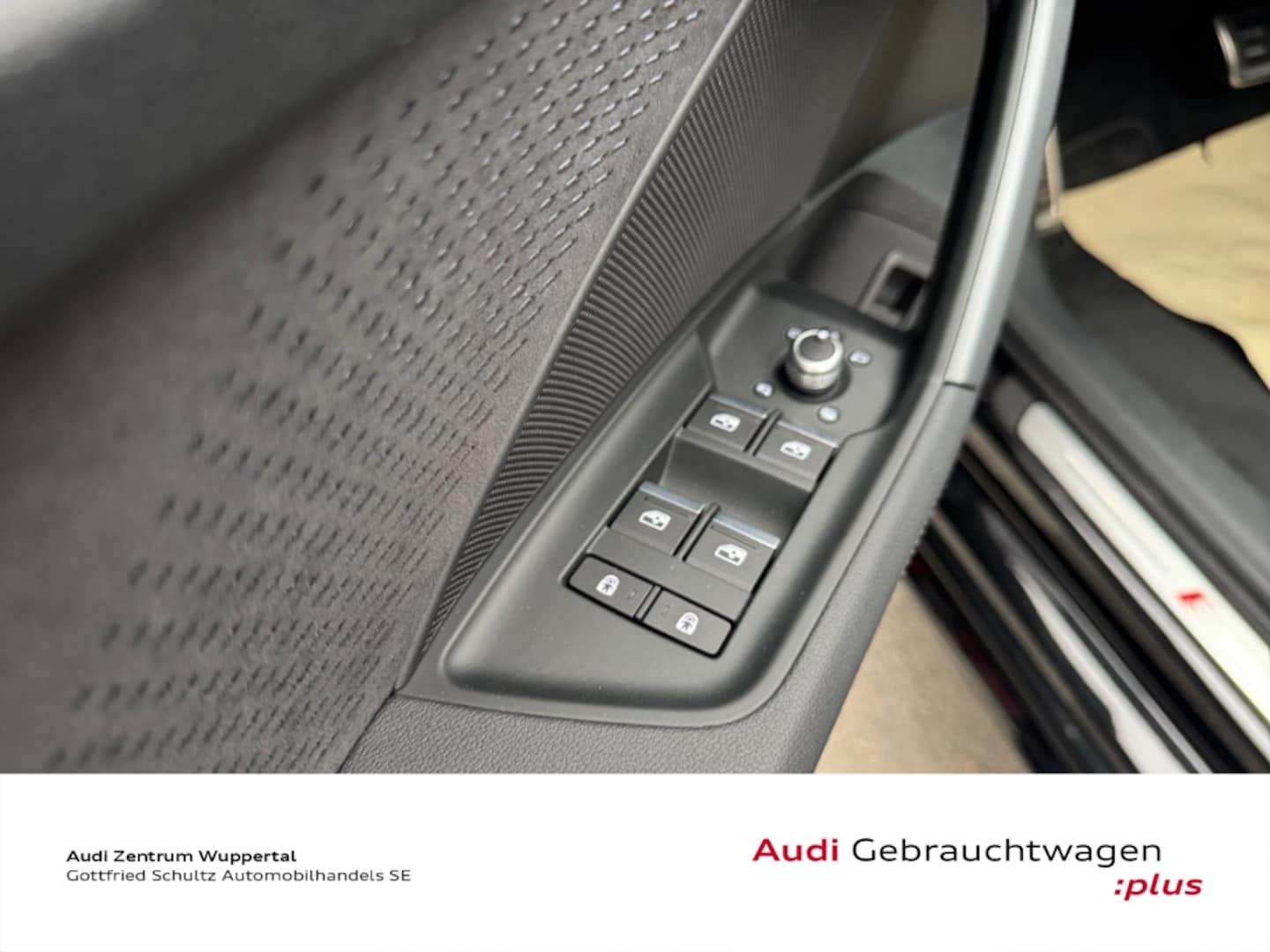 Bild über Audi S3 Sportback TFSI quattro S tronic - für weitere Informationen kontaktieren Sie den Audi Partner