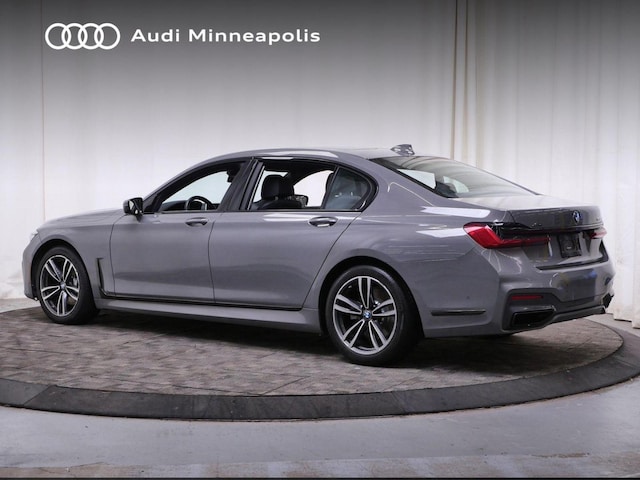 2022 BMW 740