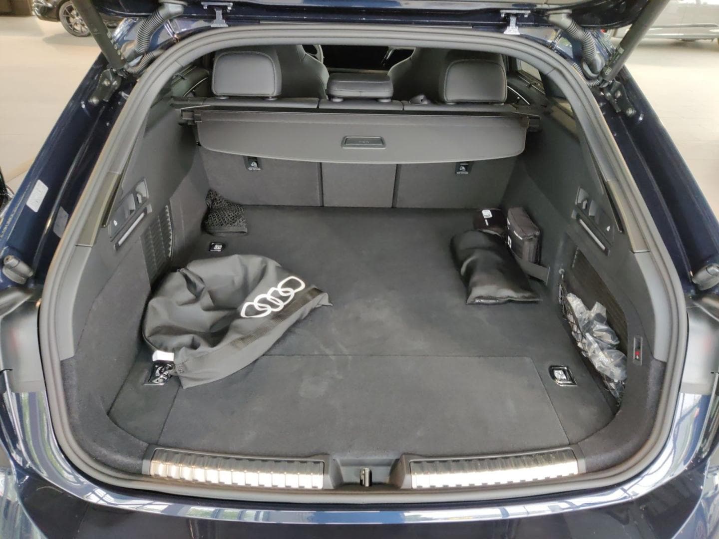 Bild über Audi A6 Avant e-hybrid edition one e-hybrid quattro 270 kW S tronic - für weitere Informationen kontaktieren Sie den Audi Partner