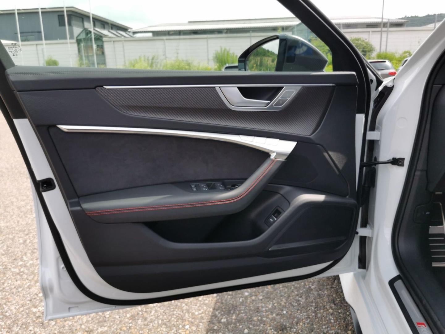 Image about Audi RS 6 Avant performance quattro tiptronic
