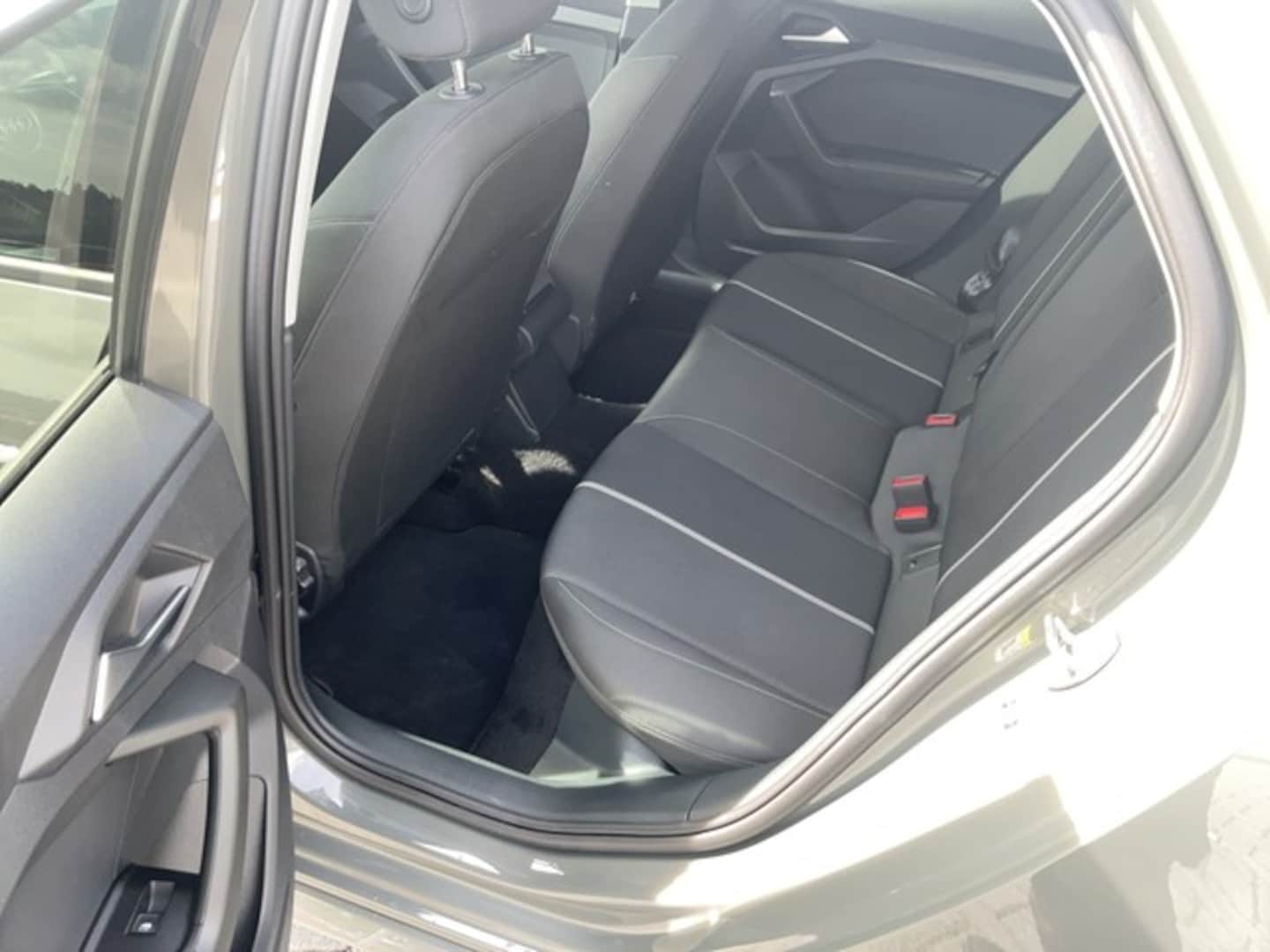 Bild über Audi A1 Sportback S line 25 TFSI S tronic - für weitere Informationen kontaktieren Sie den Audi Partner
