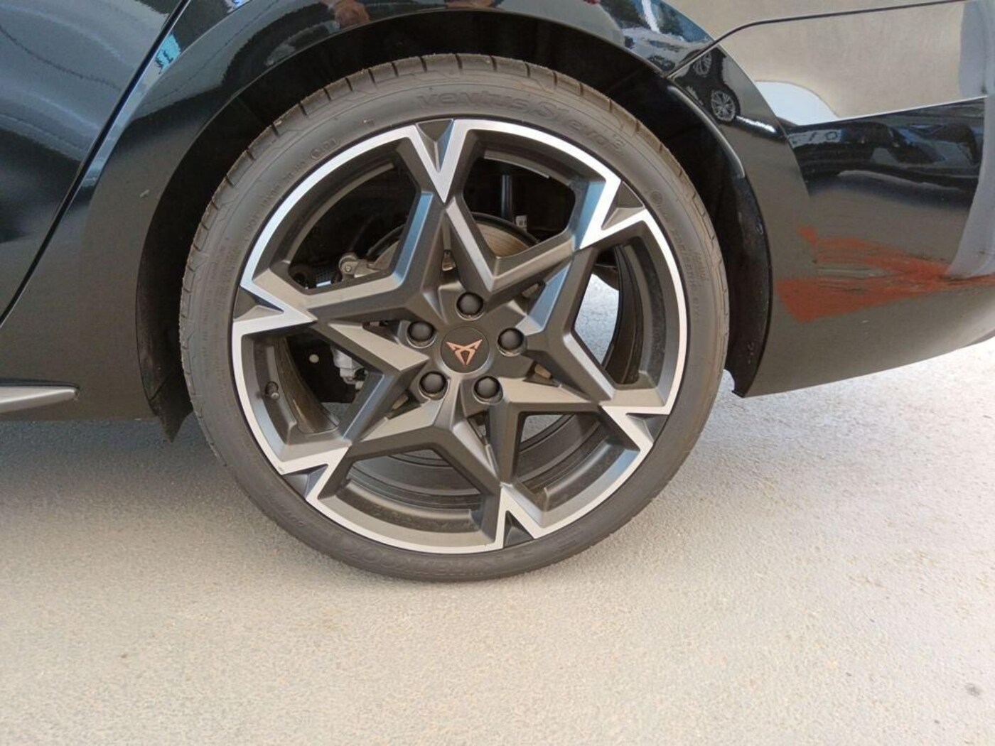 CUPRA Leon Sportstourer 1.5 eTSI DSG 110 kW (150 CV) — photo 8