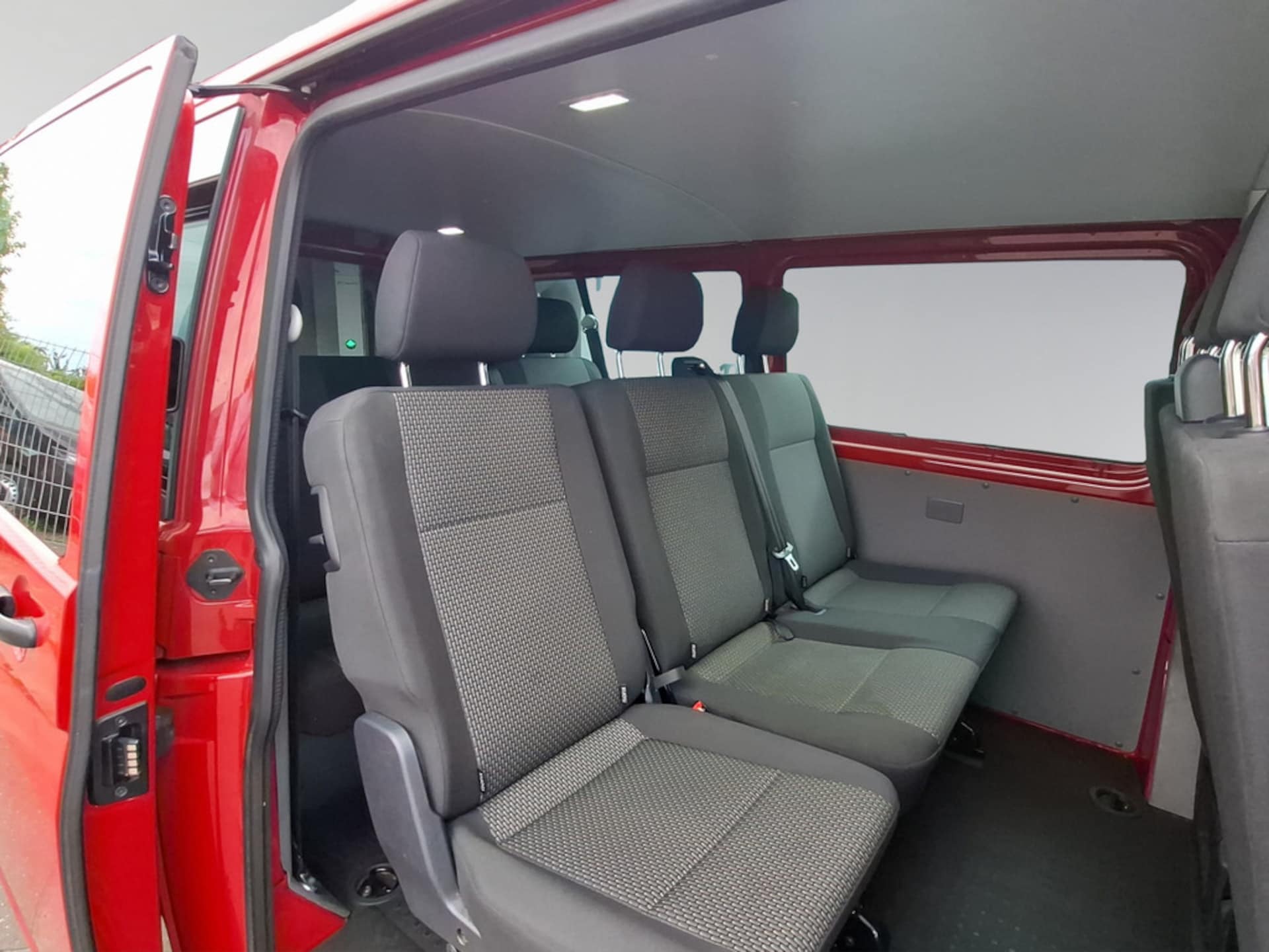 Volkswagen T6.1 Transporter Kombi langer Radstand