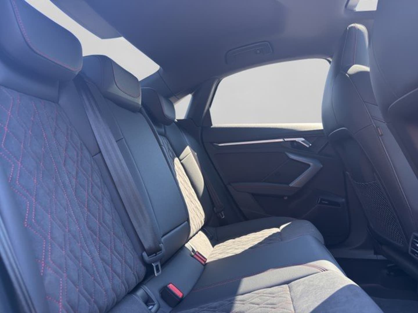 Bild über Audi S3 Limousine TFSI quattro 245 kW S tronic - für weitere Informationen kontaktieren Sie den Audi Partner