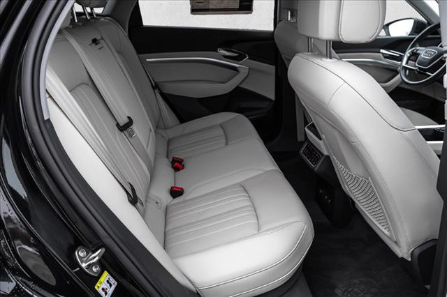 2024 AUDI Q8 - Image 25