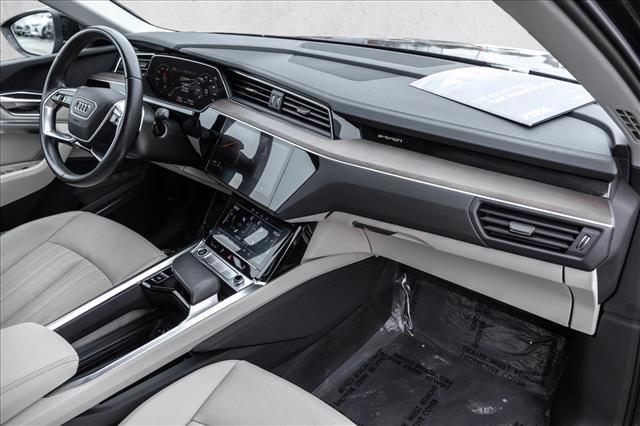 2024 AUDI Q8 - Image 26