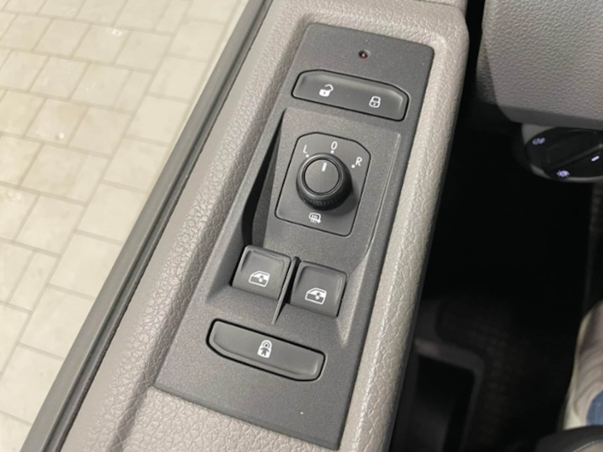 Volkswagen T6.1 Transporter Kombi langer Radstand