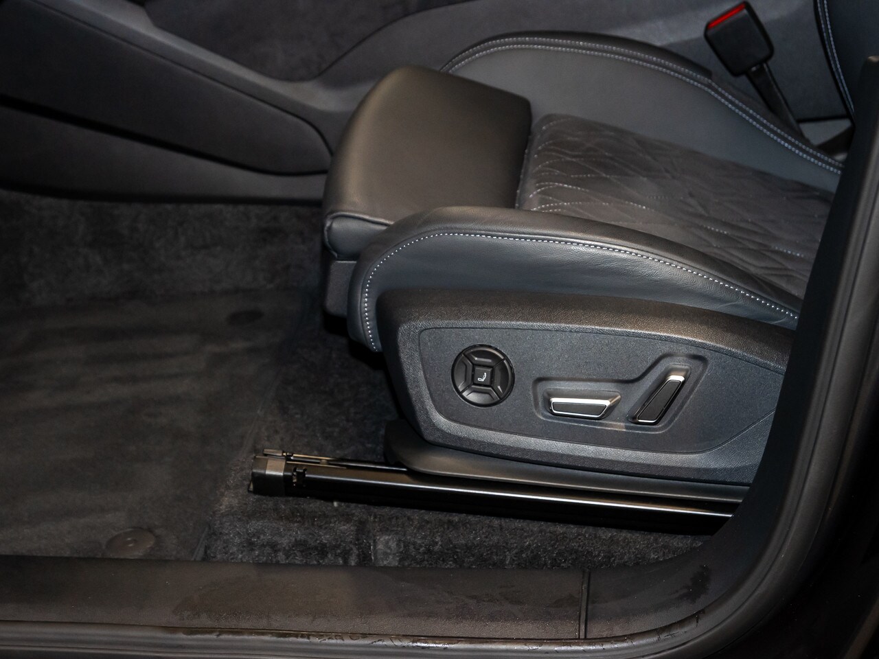 Image about Audi Q6 SUV e-tron e-tron quattro