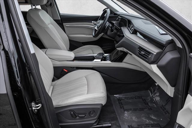 2024 AUDI Q8 - Image 27