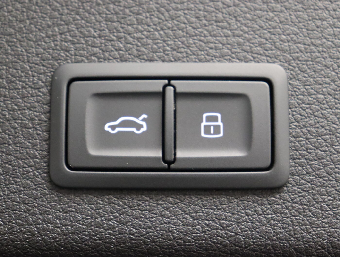 Image about Audi Q8 e-tron S line 55 e-tron quattro