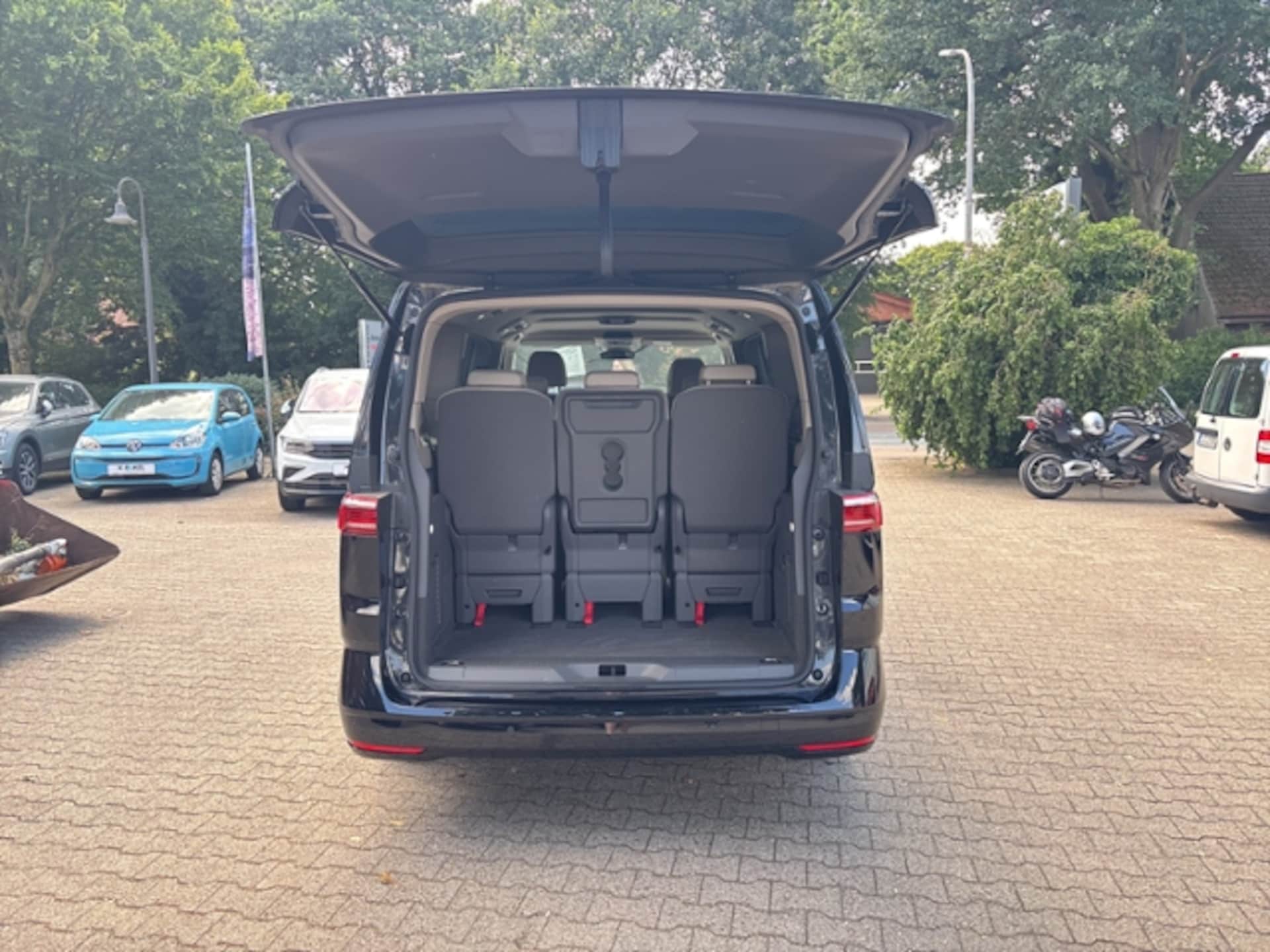 Volkswagen Multivan Langversion Basis-Modell